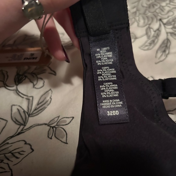 SKIMS Wireless Form Push-Up Plunge Bra Size 32DD NWT - Picture 7 of 10